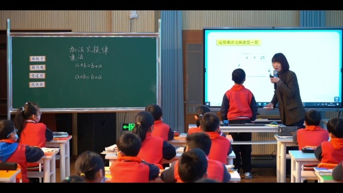 《乘法分配率》人教版四上数学特级教师工作室专场展示课视频