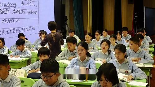 人教版 七年级 Unit 2 We’re Fami