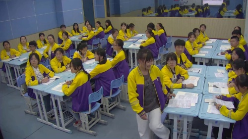 《 结合“一带一路”建设，说明国际