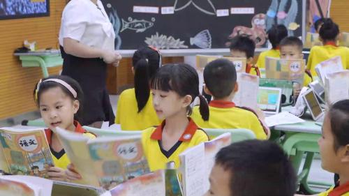 《手术台就是阵地》部编版语文三上-小学语文新课标赛课视频-扬州