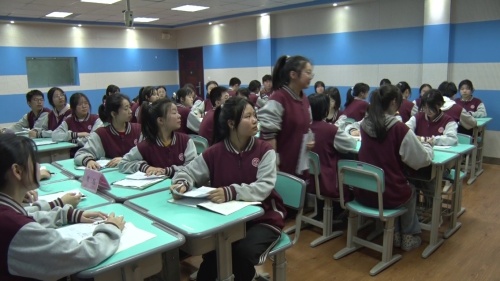 《 结合“一带一路”建设，说明国际