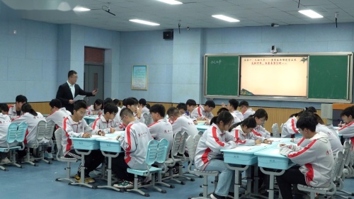 高中语文选修《中国革命传统作品专题研讨》第七单元《还看今朝》第三课时 说课视频