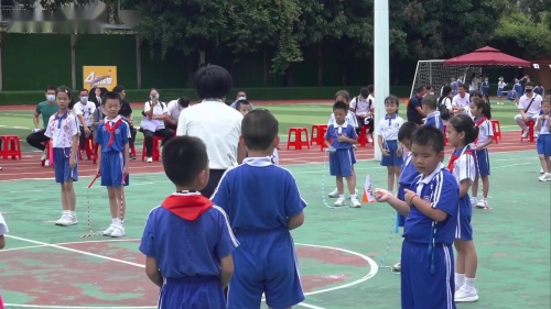 《原地拍球与游戏》获奖教学视频-