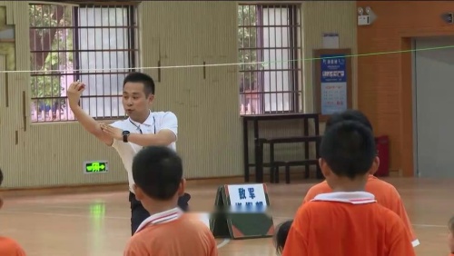 《前滚翻》2024优质课教学视频-三年级体育