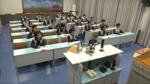 《普朗克黑体辐射理论》人教版高二