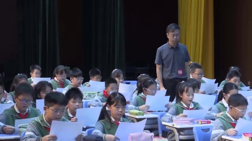 《二十年后的家乡》部编版五上语文2025新秀展风采，课堂启新程展示课视频