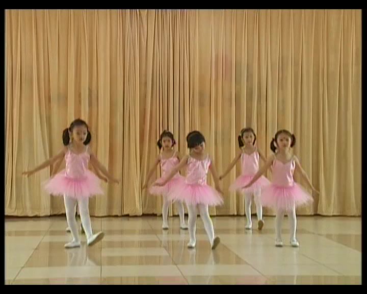 幼儿园中班创新集体舞9节视频课